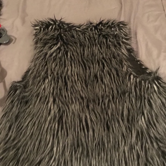 Fur vest - Picture 3 of 3